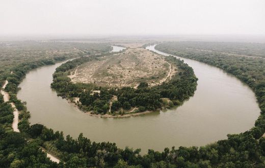 Three Children and a Woman Are Found Dead Along the Border in Texas