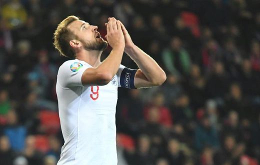 England captain Harry Kane called a 2-1 defeat to the Czech Republic a "wake-up call"