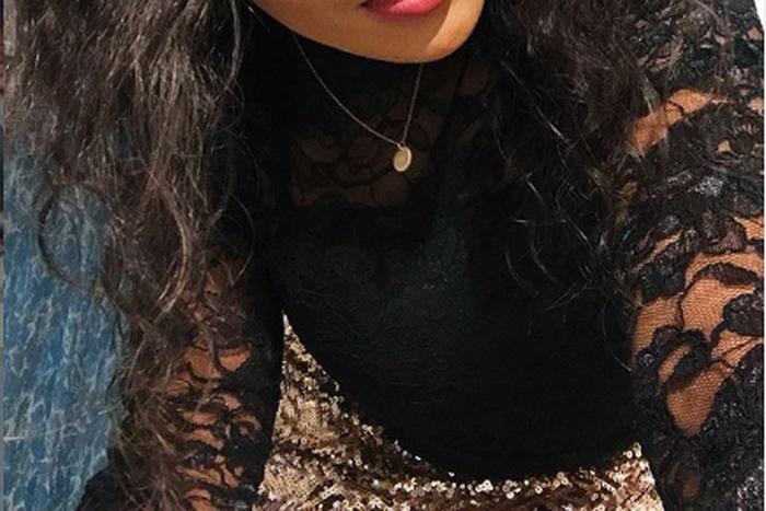 I don’t have a flat tummy and I don’t care – Avril