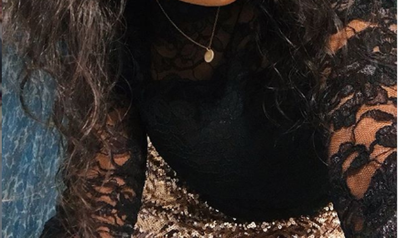 I don’t have a flat tummy and I don’t care – Avril