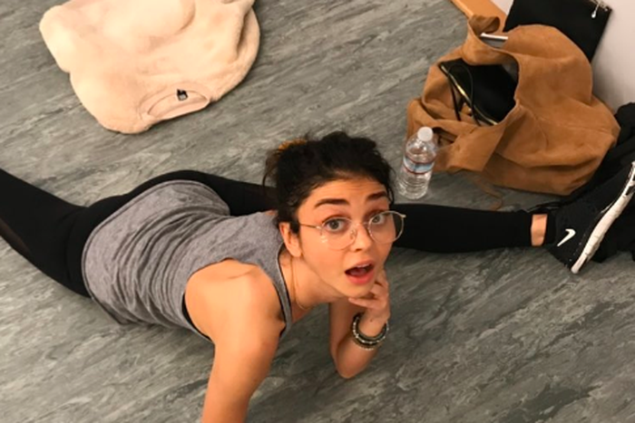 Sarah Hyland Posts Crazy Flexible Photo On Insta