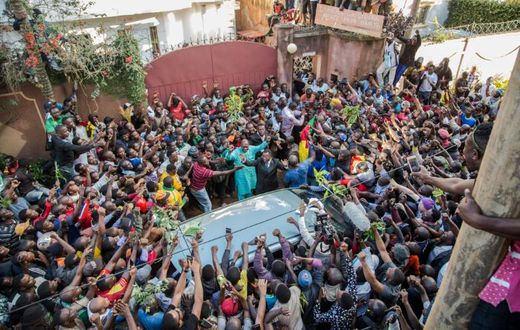 Cameroonian opposition leader Maurice Kamto was greeted and acclaimed by hundreds of supporters