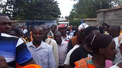 Crowd gathered at the Kirinyaga County Funeral Parlour (Courtesy)