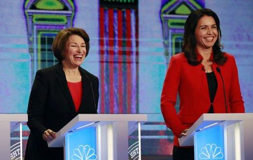 Klobuchar reminds the men onstage: Women know something about abortion, too