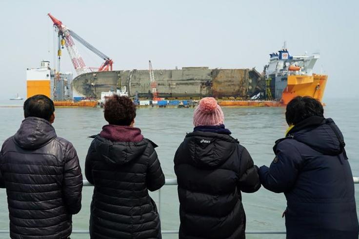 Families of those who died in the Sewol ferry disaster are demanding those in government at the time should be held to account
