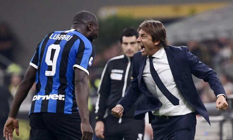 Romelu Lukaku (L) celebrates with Inter Milan coach Antonio Conte after scoring against city rivals AC Milan.