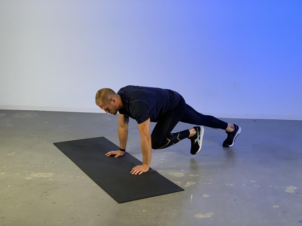 How to Do Mountain Climbers the Right Way