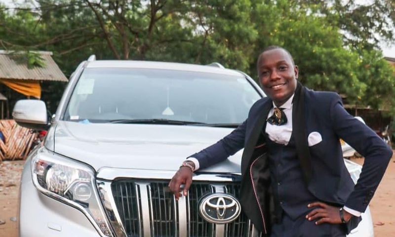 Radio Maisha’s Mbaruk Mwalimu acquires brand new Car (Photos)
