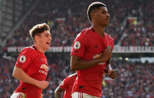 Marcus Rashford made up for a costly penalty miss in a previous game to convert from the spot to give Manchester United a much-needed 1-0 win over Leicester