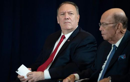 US Secretary of State Mike Pompeo (L), pictured here with Secretary of Commerce Wilbur Ross (R) on the sidelines of the UN General Assembly in New York, warns against doing business with Iran's Revolutionary Guard Corps
