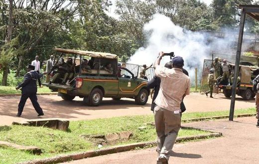 Police engaged in running battles, lobbing tear gas at protesters (Twitter)