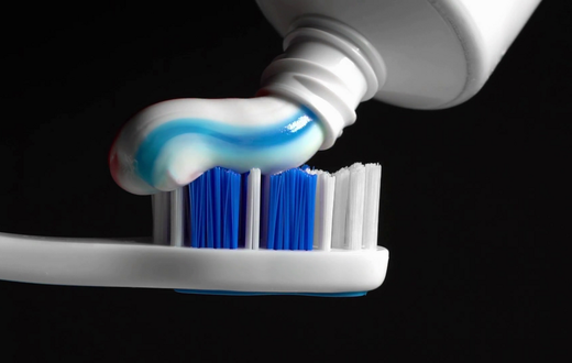 Toothpaste for acne(videoblocks)