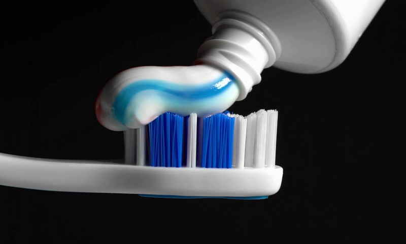Toothpaste for acne(videoblocks)