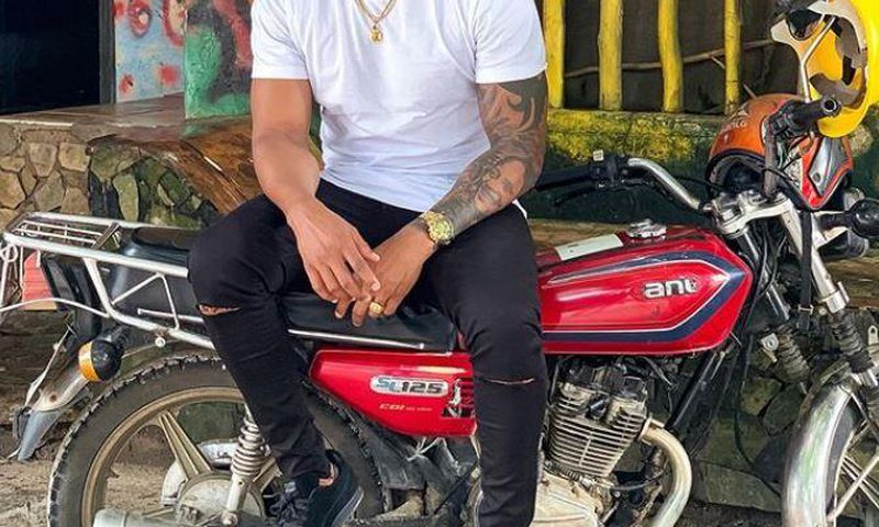 Otile Brown gifts his newly signed artiste a brand new car