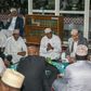 President Uhuru Kenyatta with Muslim leaders during his historic visit to Jamia Mosque as a sitting president (PSCU)