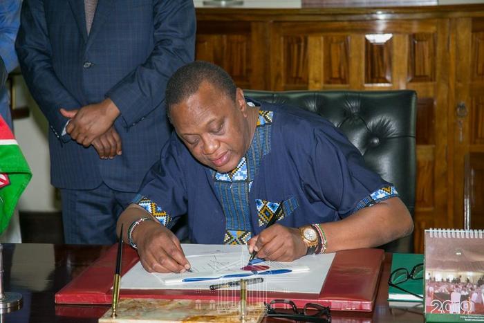 File image of President Uhuru Kenyatta. He has urged all public servants to wear at least one piece of apparel that is made in Kenya on Fridays