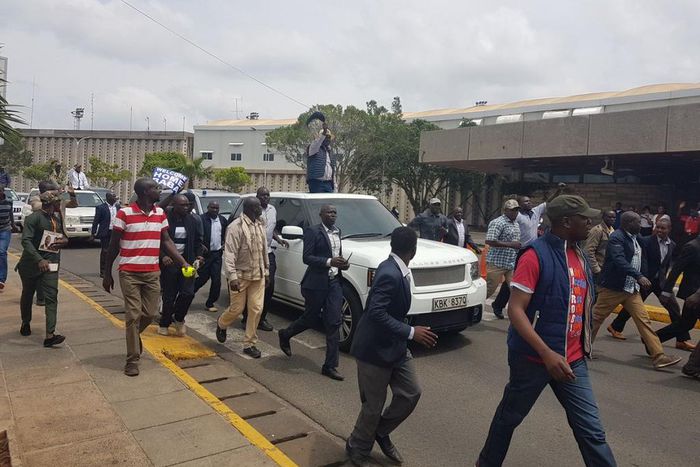 ___7613717___2017___11___17___15___Raila+Returns