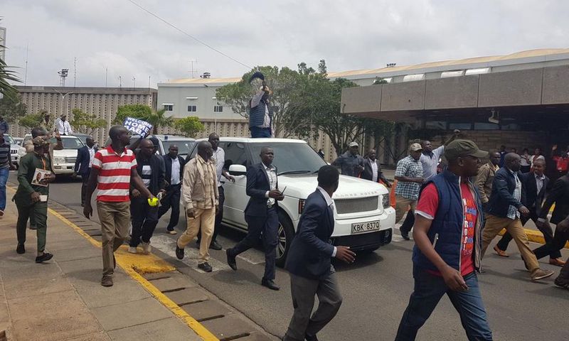 ___7613717___2017___11___17___15___Raila+Returns