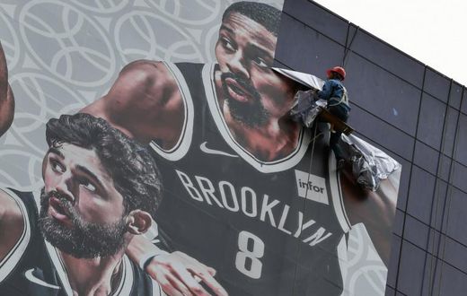 S lawmakers urged the NBA on Wednesday to suspend all activities in China until Chinese firms and broadcasters end their various boycotts of the league