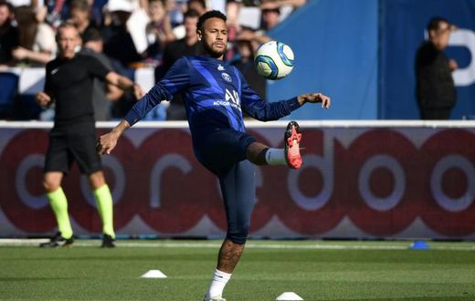Neymar warming up for his first PSG start in four months