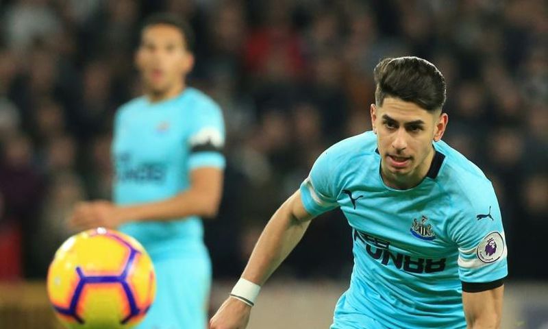 Newcastle United forward Ayoze Perez has signed for Leicester