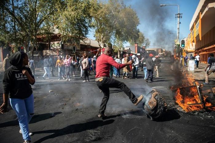 Angry protesters looted alleged foreign-owned shops in Johannesburg in a new wave of violence
