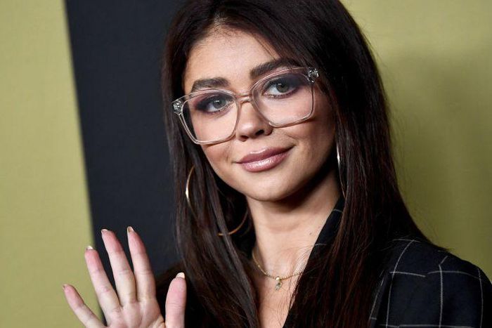 Sarah Hyland Shares Skincare Selfie On Instagram