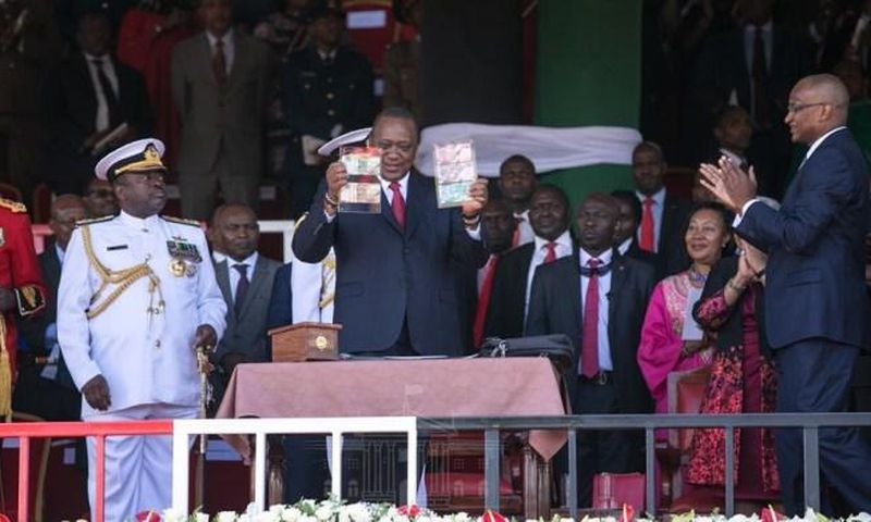 Preident Uhuru Kenyatta with CBK Governor Patrick Njoroge during the launch of new bank notes in Narok