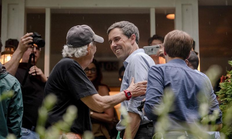 Democrats Grapple With a Sprawling Primary Field, and No One to Shape It