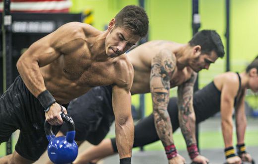 How Group Fitness Workouts Can Make You Stronger