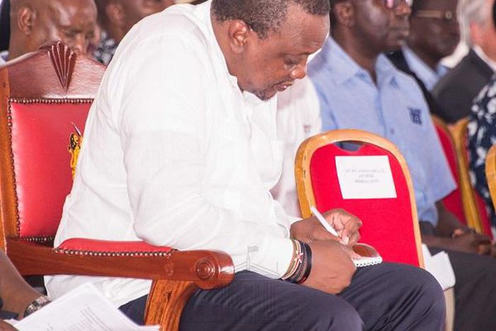 Kenyan flag to fly half-mast for 3 days - Uhuru declares after former Zimbabwean President Robert Mugabe's death