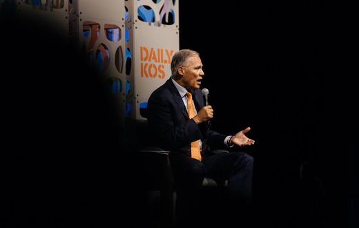 Low in Cash and Polls, 2020 Democrats Get Creative With Accounting