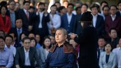 Main opposition Liberty Korea Party leader Hwang Kyo-ahn has his head shaved during a protest outside the presidential Blue House in Seoul