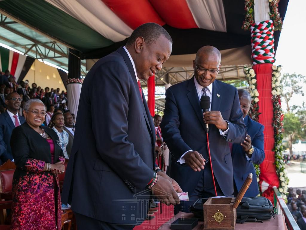 President Uhuru Kenyatta with CBK boss Patrick Njoroge during launch of new notes