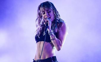 Miley Cyrus Bought a Penis Cake for Liam Hemsworth
