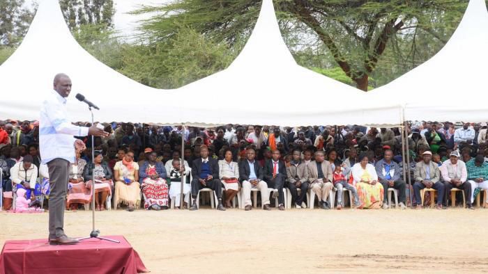 DP Ruto addressing the public in Macakos where he declared that he is ready to work with all leaders