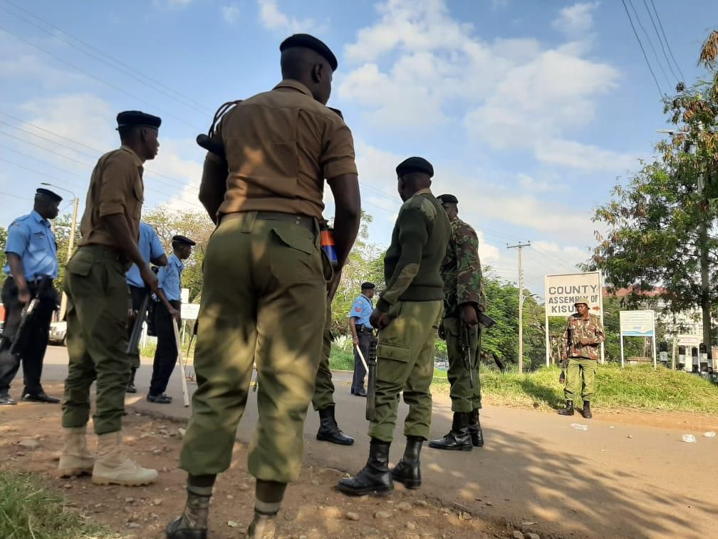Chaos breaks out at Kisumu County Assembly, police lob teargas at rowdy supporters of Speaker Onyango Oloo
