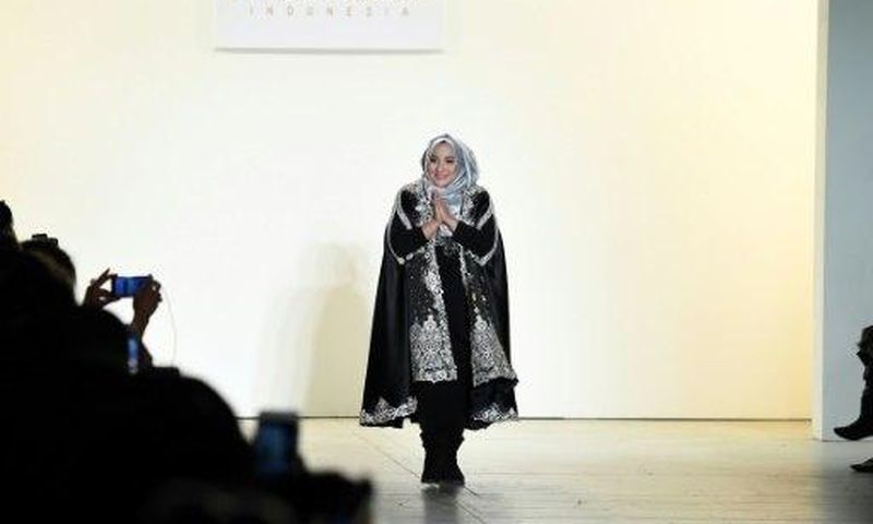 Indonesian designer Anniesa Hasibuan has developed a trademark style that complements the hijab with flowing, iridescent gowns