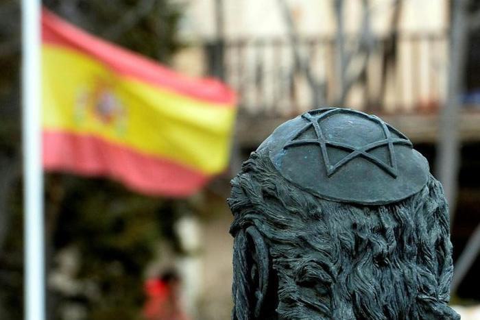 In 1492, the Spanish crown ordered the country's Jewish community, which numbered at least 200,000, to either convert to Catholicism or be burned at the stake