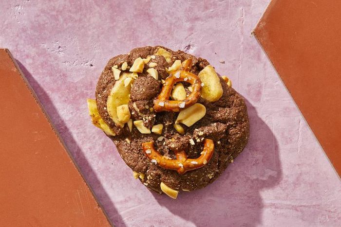 Chocolate Pretzel-Banana Protein Cookies