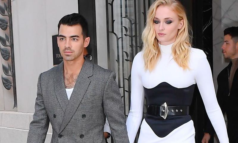 Sophie Turner Ditched Joe At The VMAs