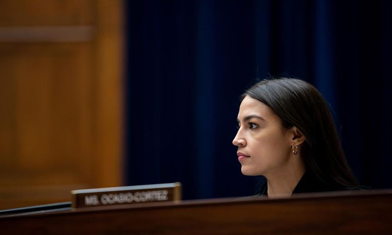 Louisiana Police Officer on Facebook Says Alexandria Ocasio-Cortez 'Needs a Round'