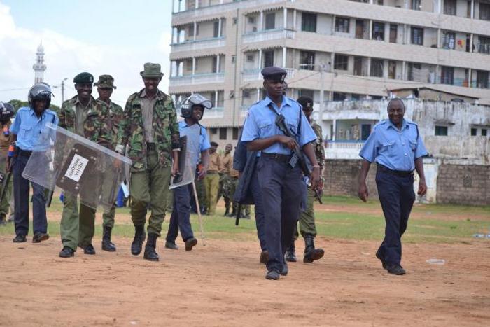 Police thwart demonstrations to protest Uhuru’s directive near the venue of Mashujaa day celebrations in Mombasa