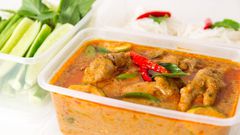 Food in plastic containers (ThriftyFun)