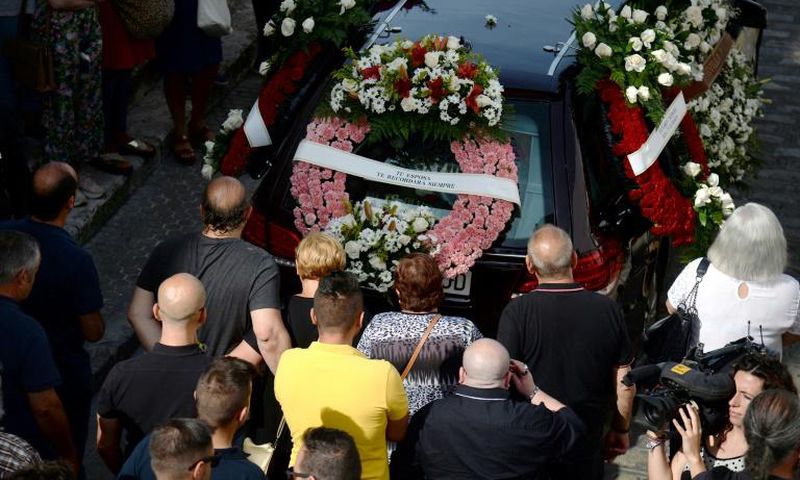 Relatives and friends march behind the funeral cortege of former Spanish football player Jose Antonio Reyes