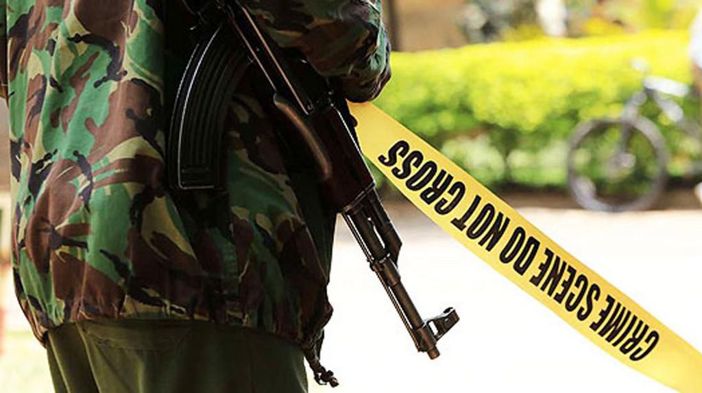 File image of police at a crime scene. A Nairobi businessman was reportedly robbed of 15 million shillings while helping a politician to exchange the old Sh 1000 bank notes to USD