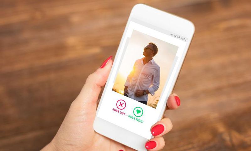 Tinder Photo Tips to Make People Swipe Right