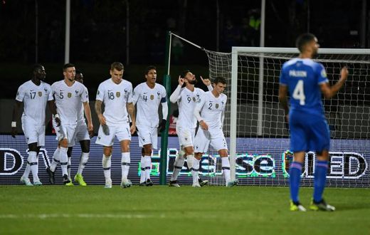 France forward Olivier Giroud (2nd R) celebrates scoring the only goal in a 1-0 win in Iceland