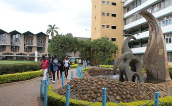 Students at UoN main campus grounds