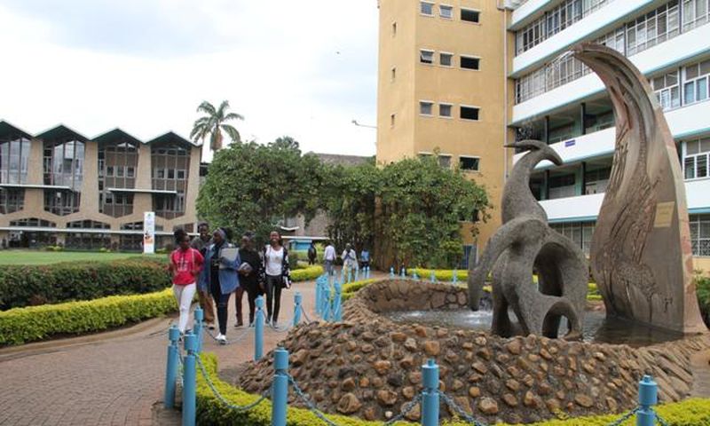 Students at UoN main campus grounds
